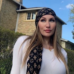 Meet your Posher, Keelin